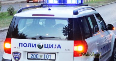 Автомобил удрил во две лица на ул.„ Партизанска“ во Струга