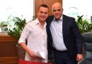Премиерот Ковачевски му врачи стипендија на младиот пливач Марко Пејчиновски