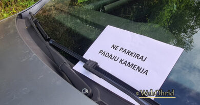 Не паркирај, падају камења